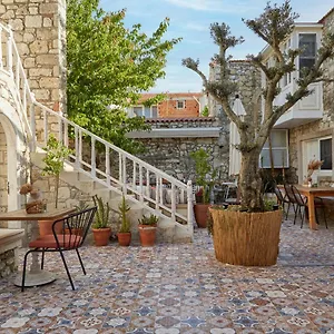 Otel Morisi Avlu, Alaçatı